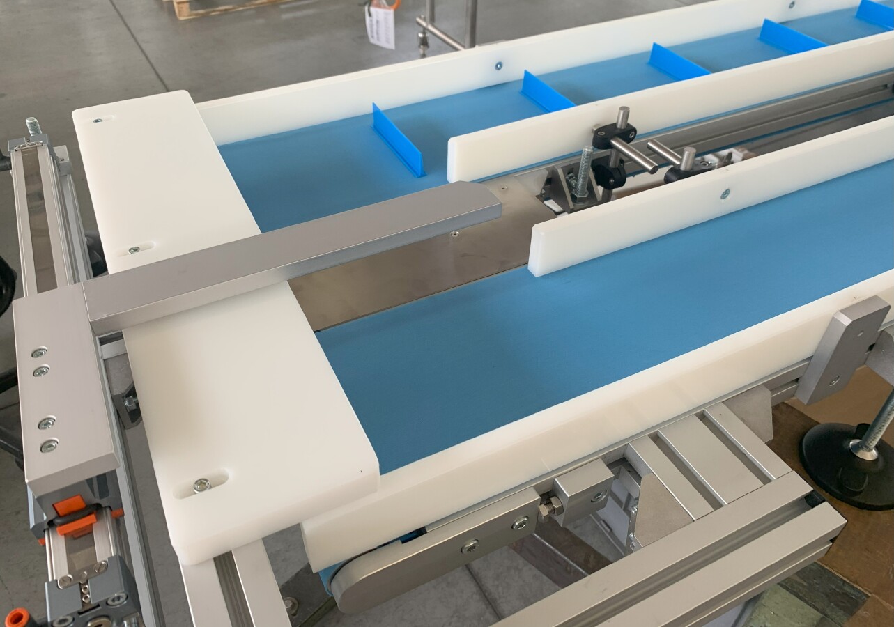 Conveyo belt with unloading system